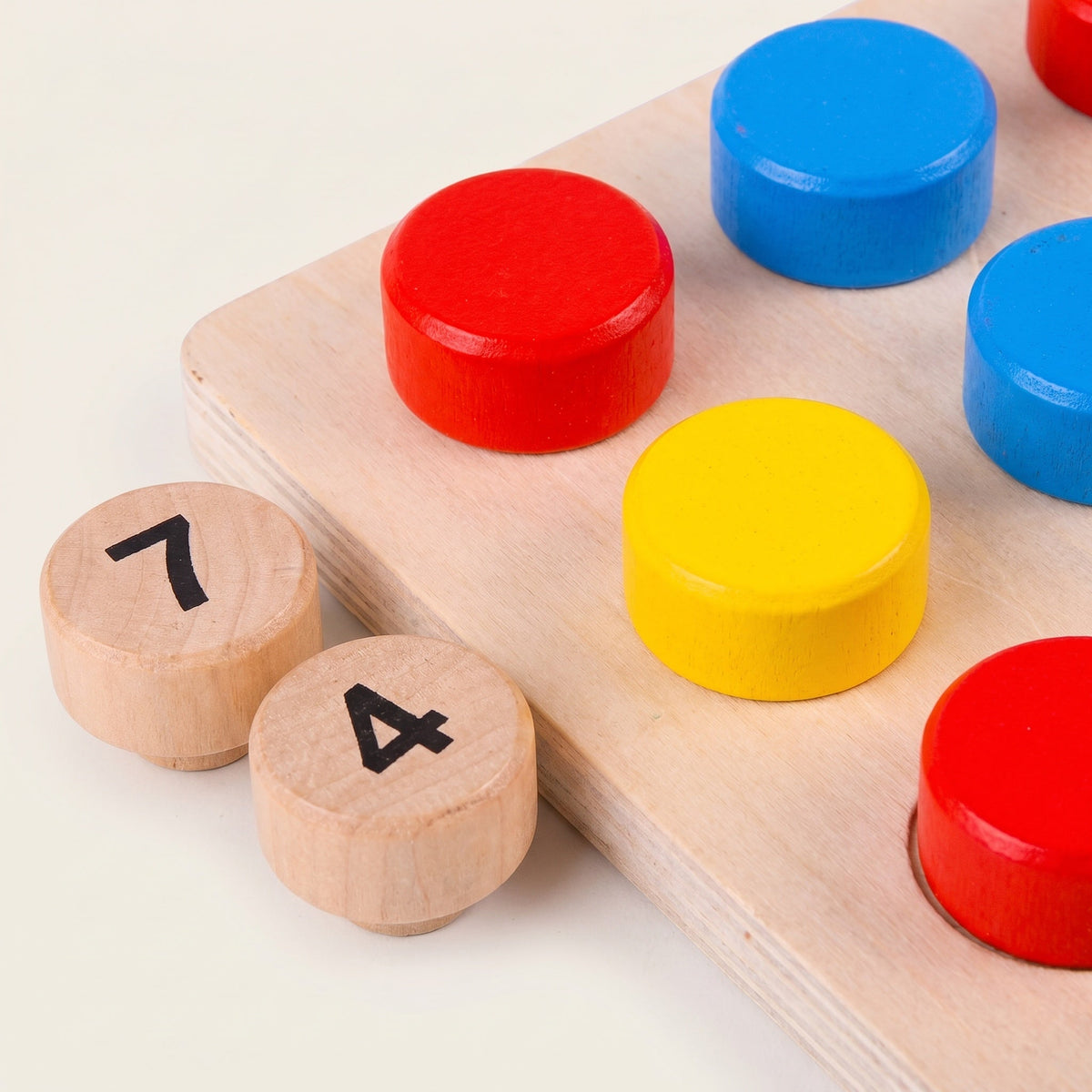 Montessori-Lernspiel zum Erlernen von Zahlen und Farben aus Holz