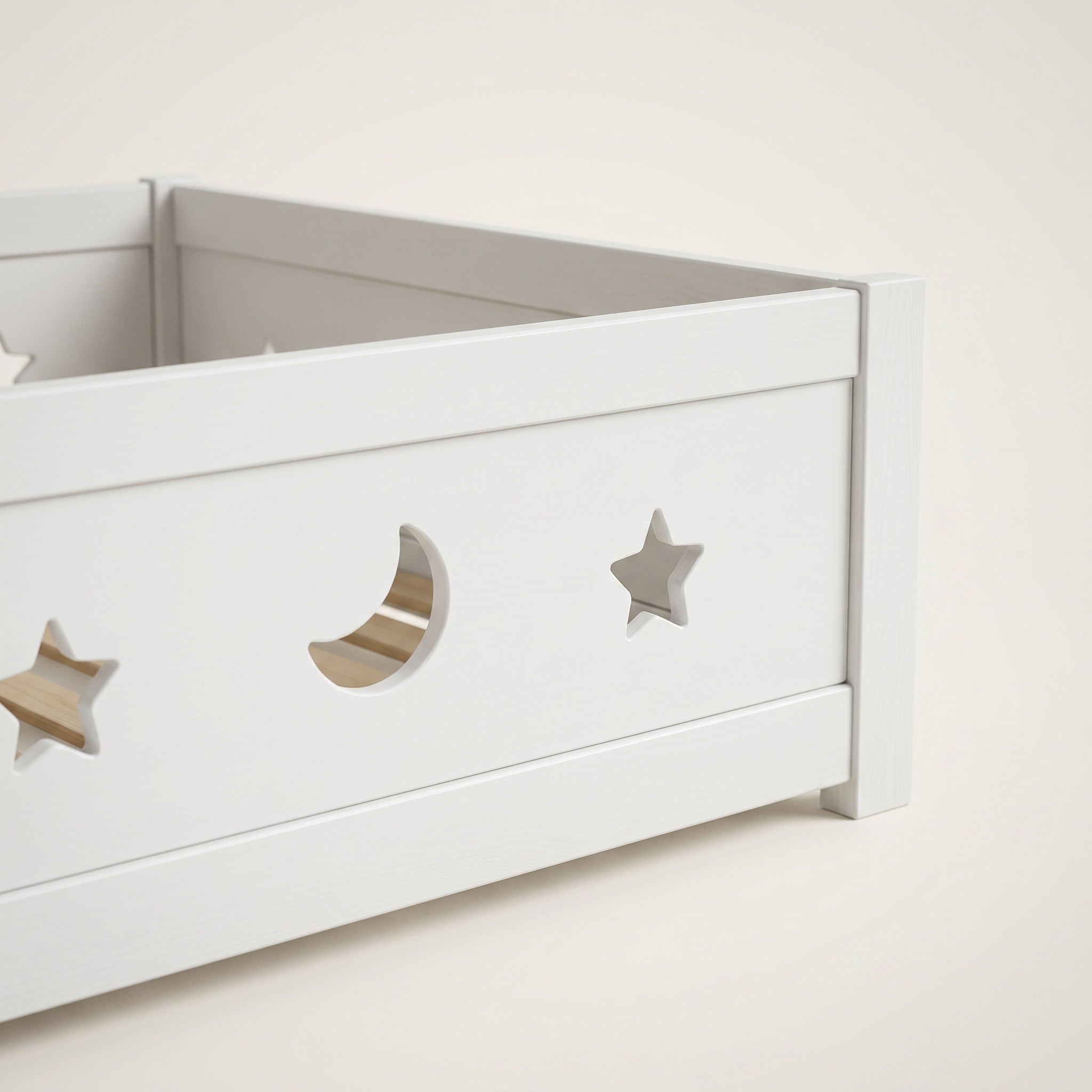 Montessori-Bodenbett mit Mond- und Sternenmotiv