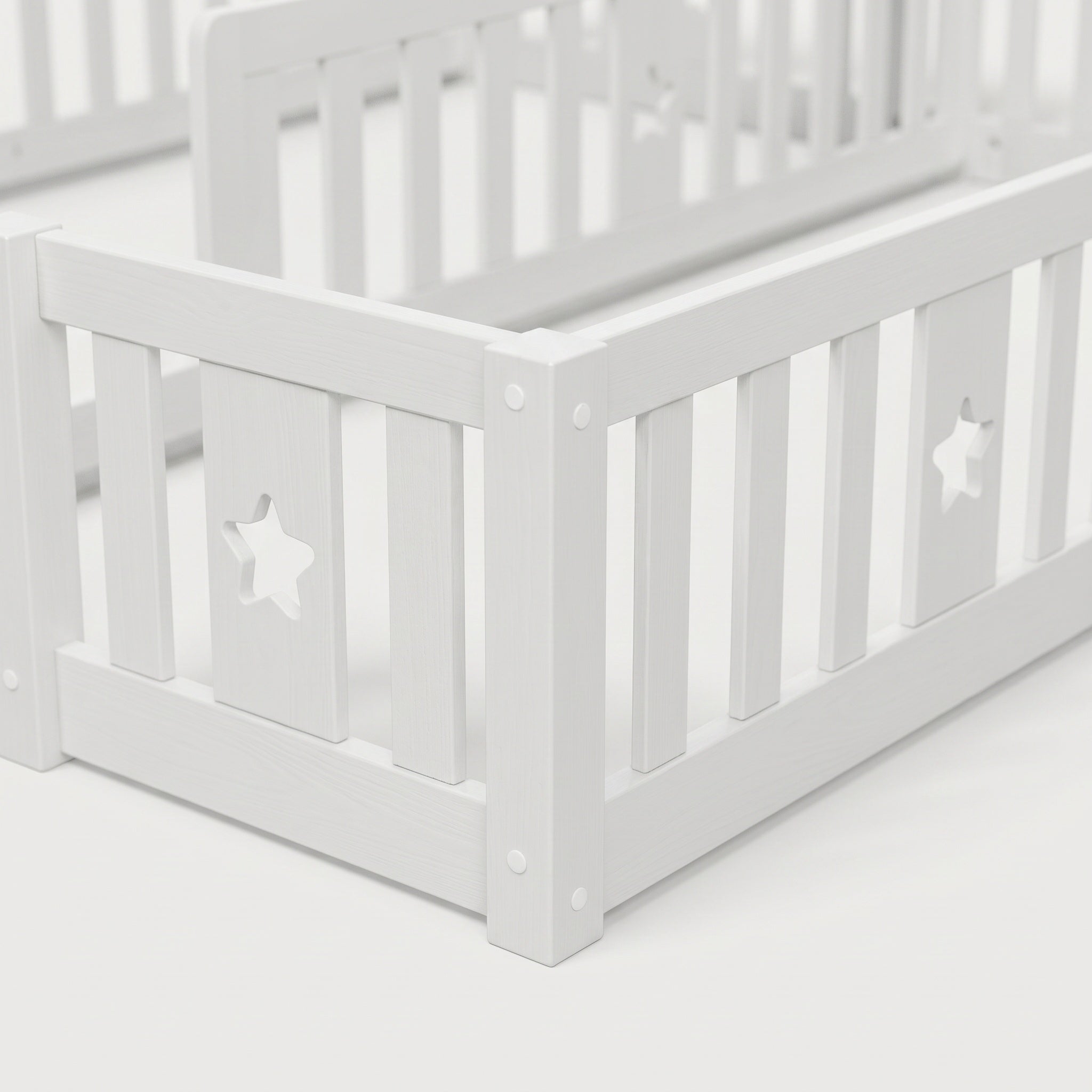Montessori-Doppelbett zum Aufstellen auf dem Boden mit Stern-Seitengittern