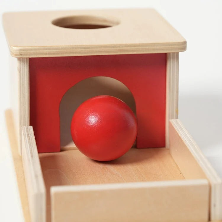 Montessori-Box zum Thema Objektbeständigkeit