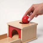 Montessori-Box zum Thema Objektbeständigkeit