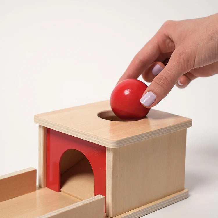 Montessori-Box zum Thema Objektbeständigkeit