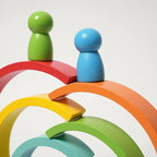 Regenbogen und Montessori-Figuren