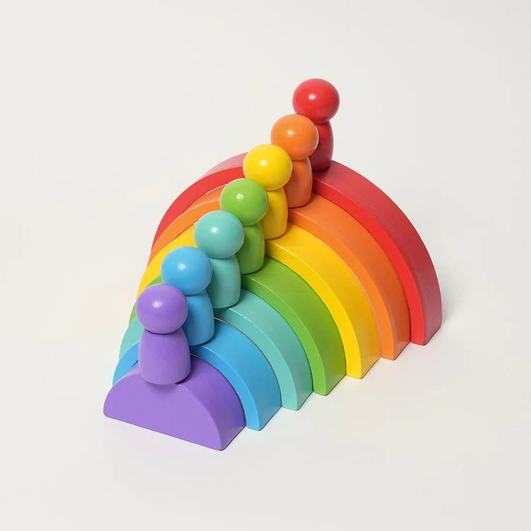 Regenbogen und Montessori-Figuren