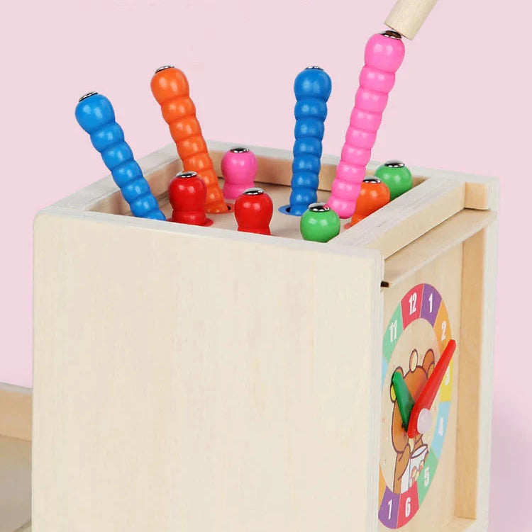 Montessori-Box mit Formen und Farben und Bällen
