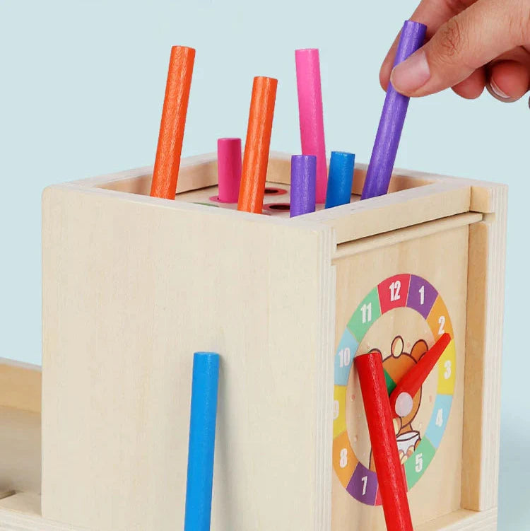 Montessori-Box mit Formen und Farben und Bällen