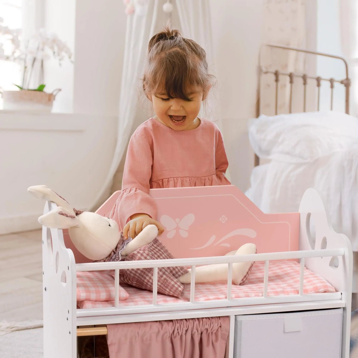 Montessori-Puppenbett mit Stauraum und Kleiderschrank