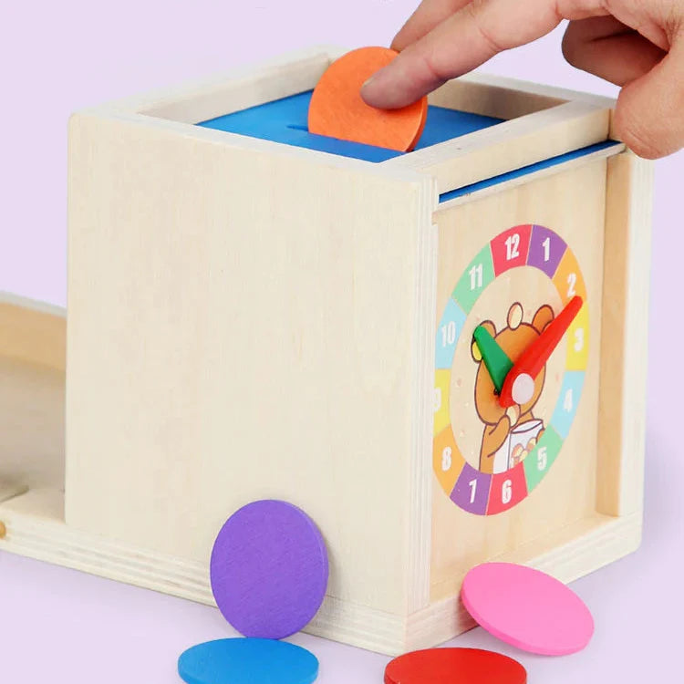 Montessori-Box mit Formen und Farben und Bällen