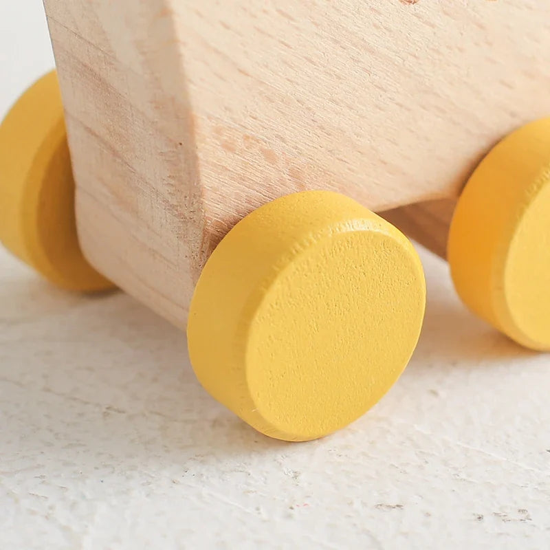 Montessori-Spielzeug mit Rädern