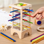 Montessori-Turm mit Kugeln und bunten Stäbchen