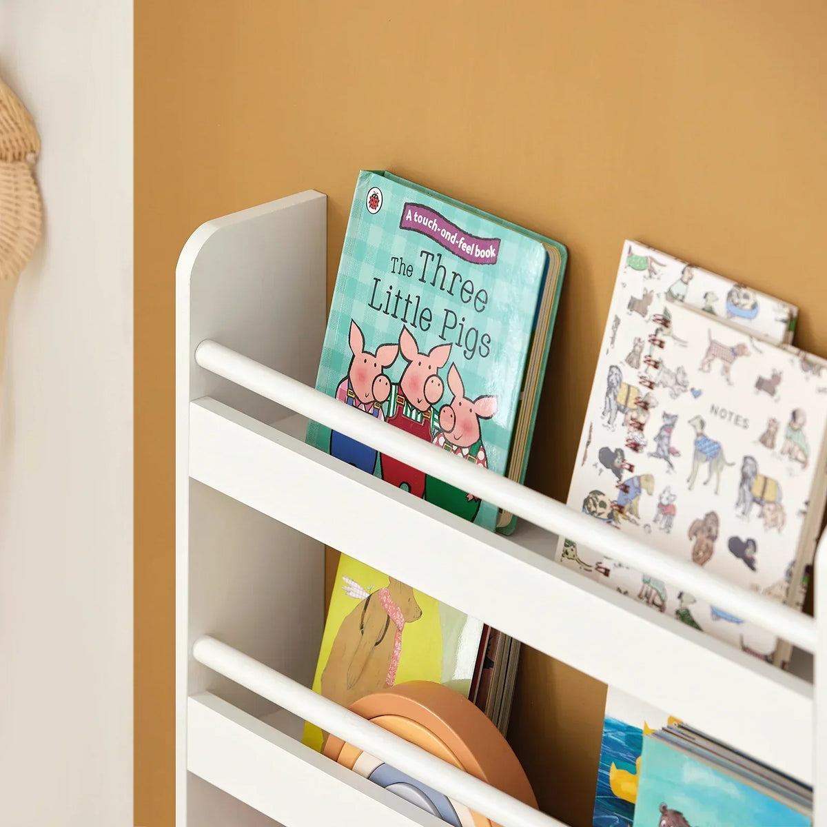 Weiße Wandbibliothek mit 4 Fächern für Kinder Tilda Kids