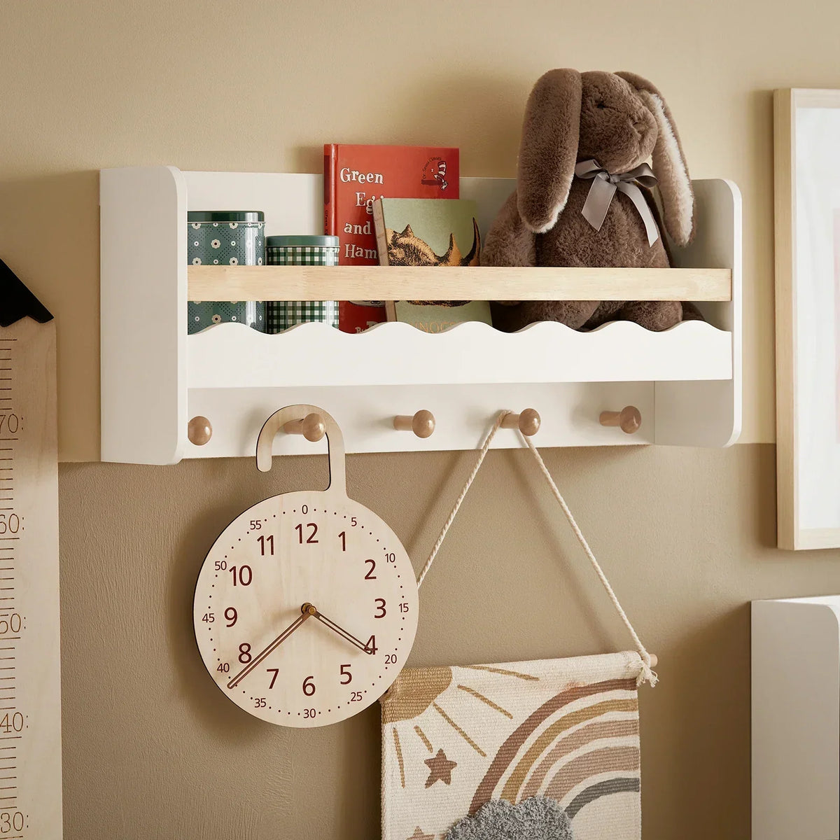 Kinder-Wandregal aus weißem Holz mit Haken Tilda Kids