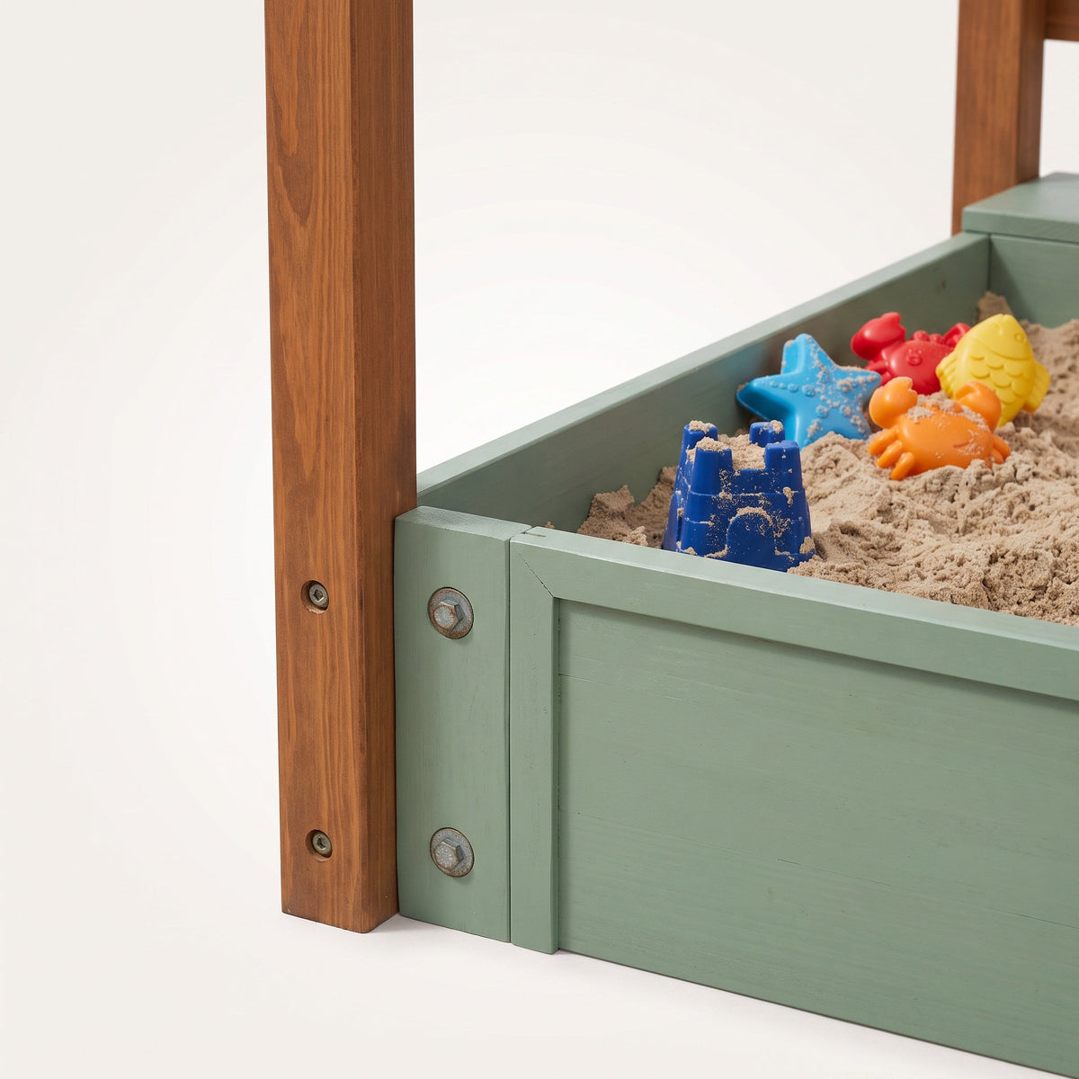 Montessori-Sandkasten mit Wasserspiel