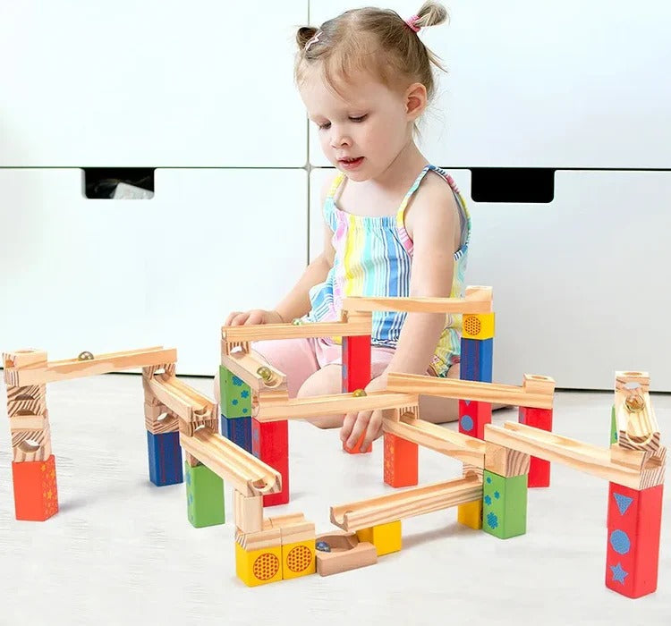 Montessori-Kugelbahn aus Holz