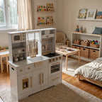 Montessori-Küche aus Holz mit Spülbecken und Stauraum