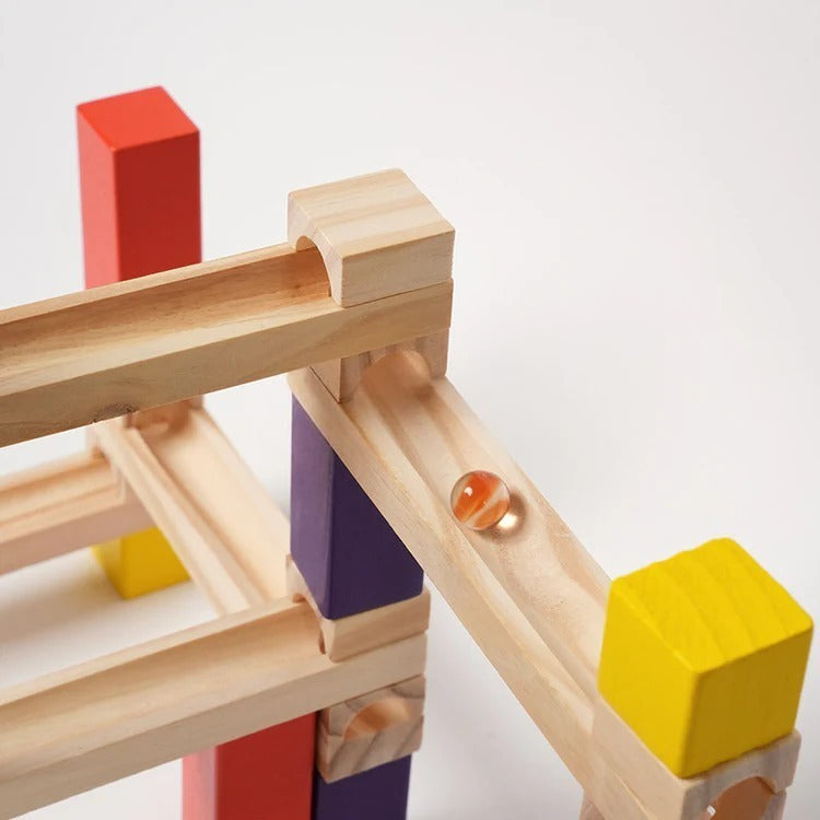 Montessori-Kugelbahn aus Holz