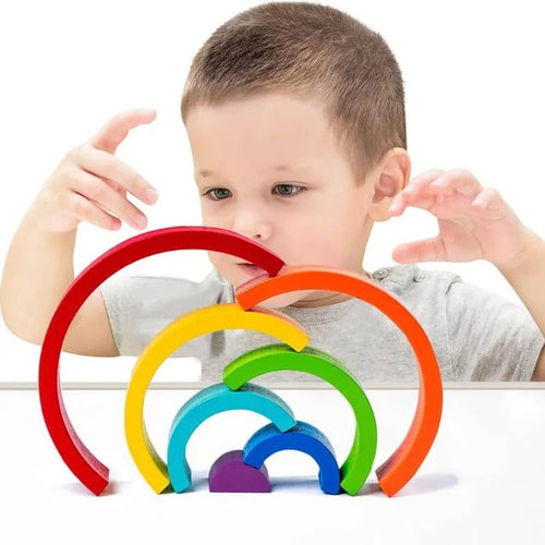 Arc-en-ciel et Bonhommes Montessori