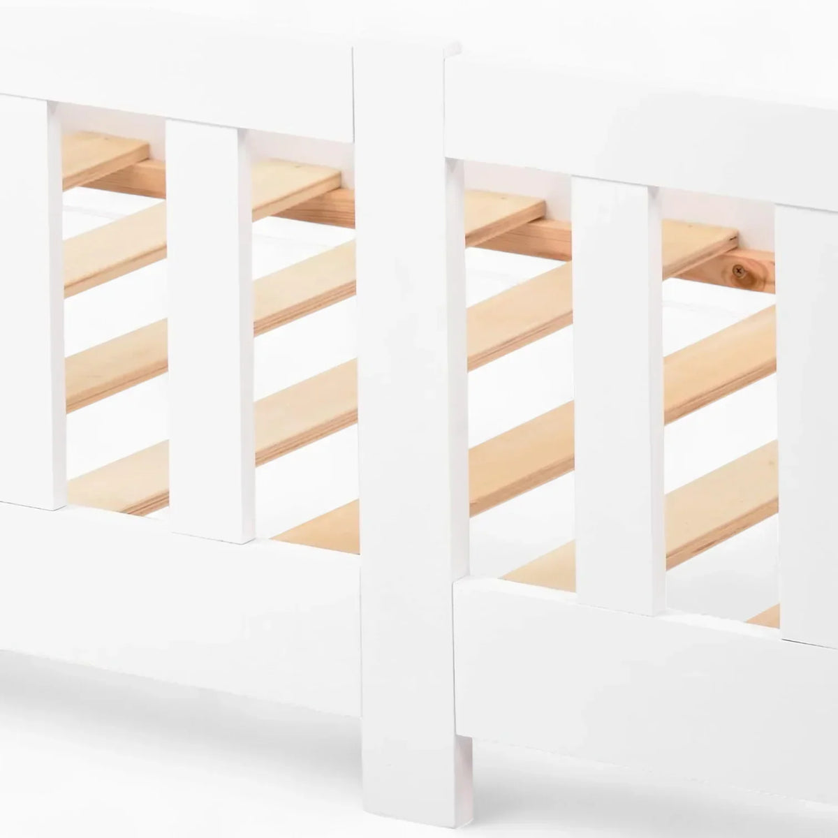 Weißes Holzbett in Hüttendesign für Kinder Tilda Kids