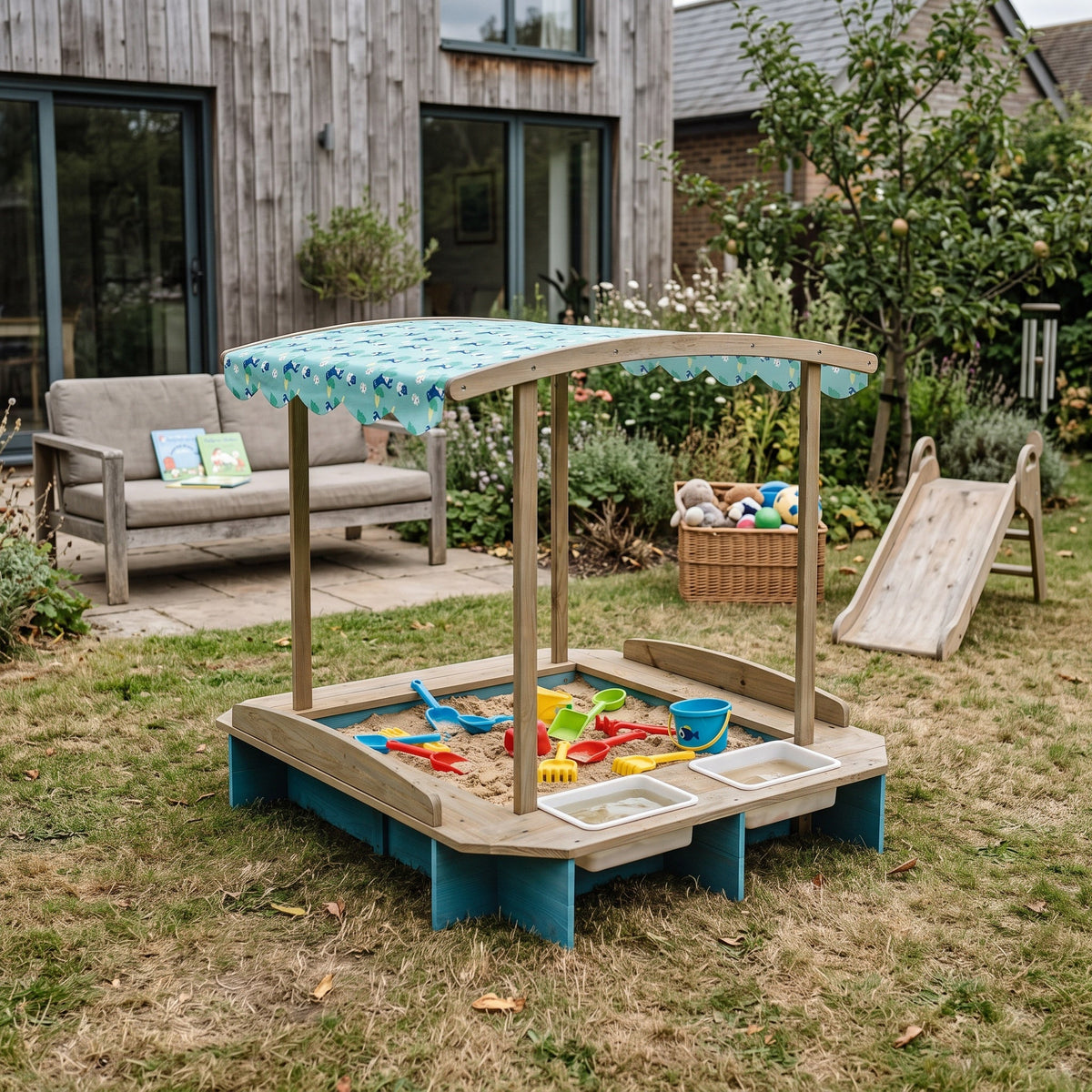 Montessori-Sandkasten mit Dach